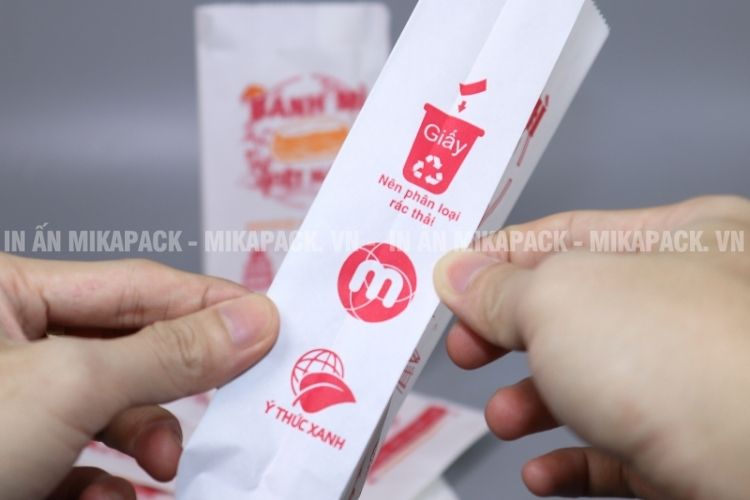 Túi bánh mì in ấn biểu tượng phân loại rác thải và ý thức xanh