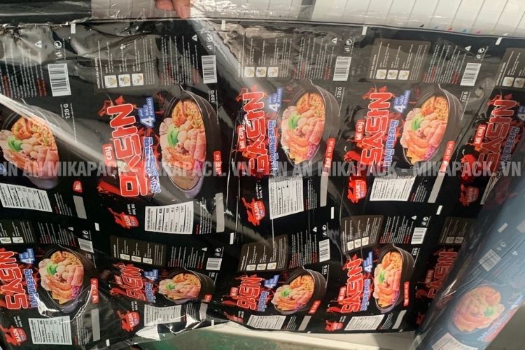Mikapack áp dụng công nghệ in trục ống đồng cho bao bì mì gói