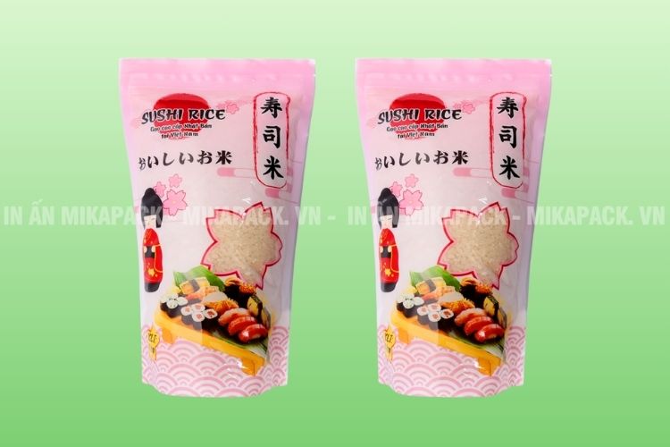 Bao bì gạo đáy đứng giúp trưng bày sản phẩm đẹp mắt hơn trên kệ hàng.