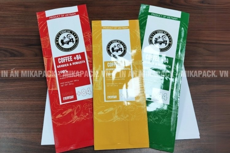 Lớp OPP, PET giúp túi đựng cà phê có bề mặt sáng bóng, bảo vệ mực in không phai.