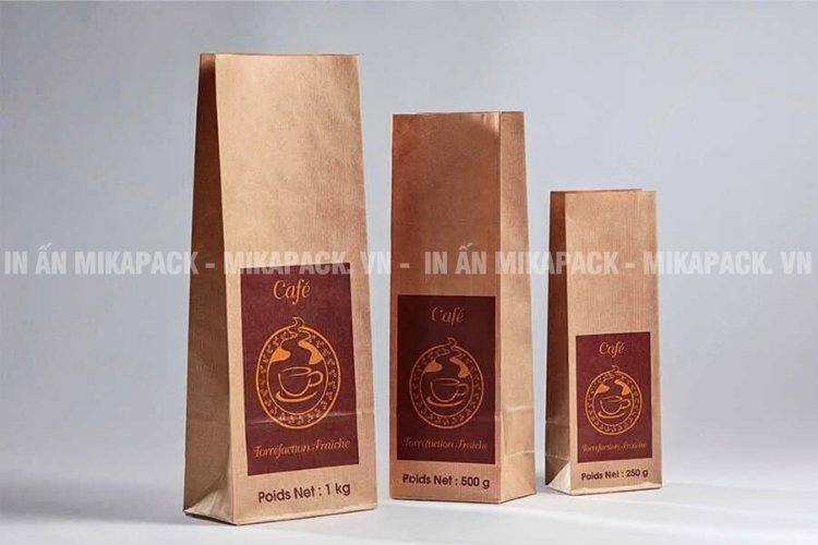 Túi giấy không quai đựng cà phê mang đi.
