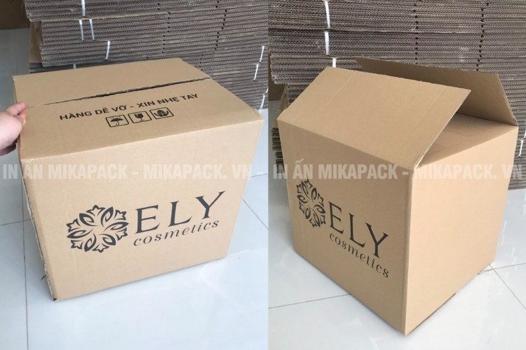 Hộp carton in logo màu nâu kraft được ưa chuộng bởi giá rẻ và thân thiện.