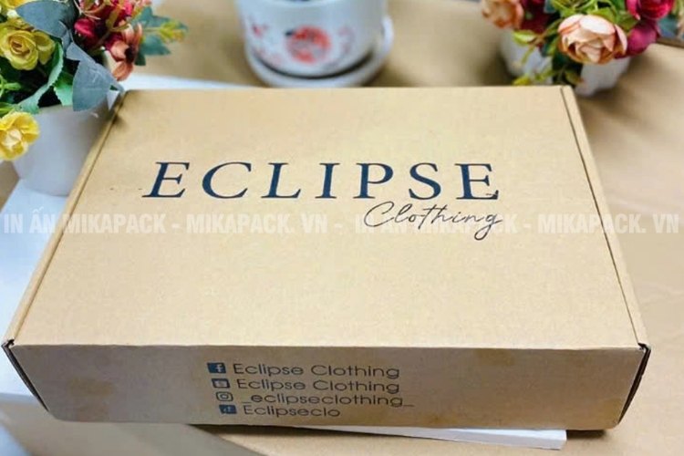 Hộp carton in logo nắp cài tiện lợi, ấn tượng.