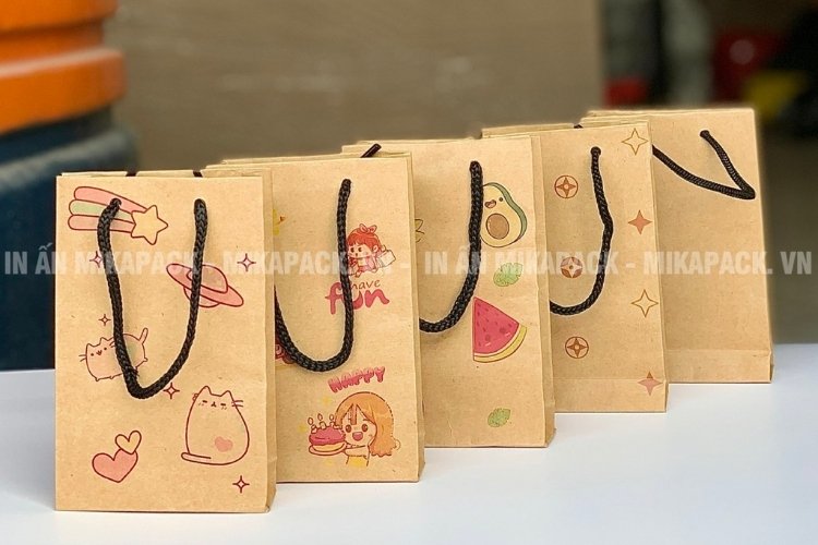 Mikapack hỗ trợ giao hàng túi giấy đựng quà miễn phí nội thành TP.HCM.