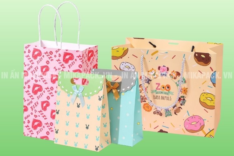 Túi đựng quà sinh nhật nhiều lựa chọn về chất liệu.