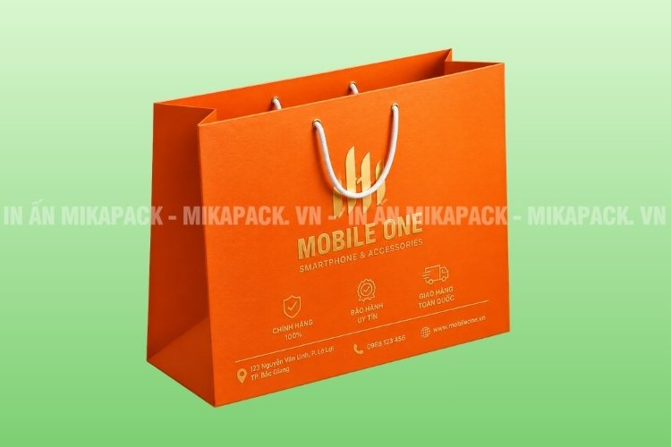 Túi giấy đựng điện thoại in dập nổi bắt mắt.
