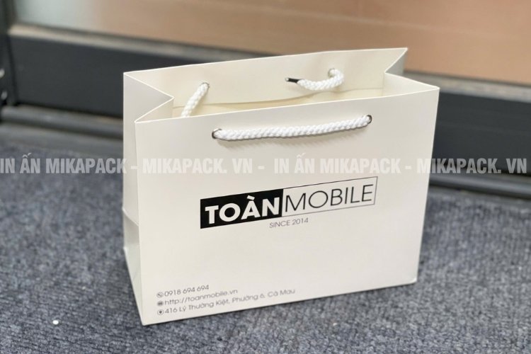 Túi giấy Ivory đựng điện thoại là dòng túi được lựa chọn nhiều nhất tại Mikapack.