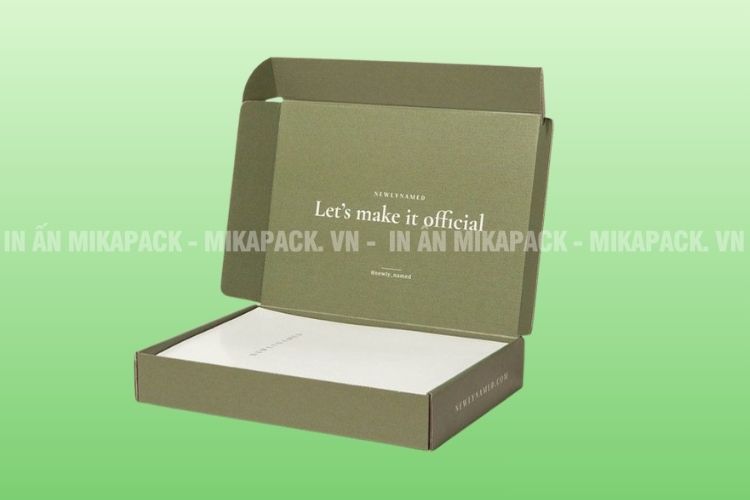 In hộp giấy đựng quần áo nắp gài