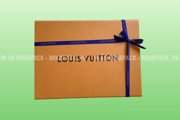 Mikapack cam kết báo giá in hộp giấy đựng quần áo nhanh chóng